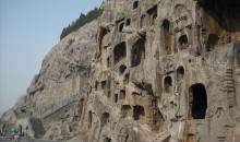 河南老君山、徒步穿越-掛壁公路·郭亮村、少林寺、功夫天下秀龍門石窟、麗景門古街、包公祠、清明上河園、牡丹花會小全景雙高五日游